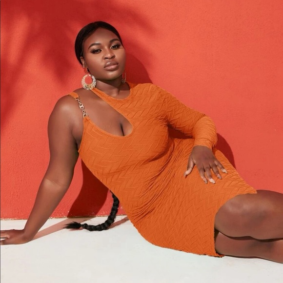 Dress - Picture 8 of 10